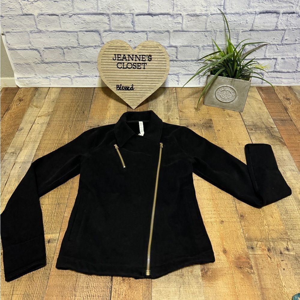 Lululemon Lab Shadow Jacket
Black size 4 - Picture 2 of 14